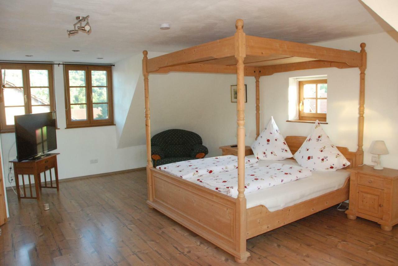 Ferienwohnung Christina Vaihingen an der Enz Esterno foto